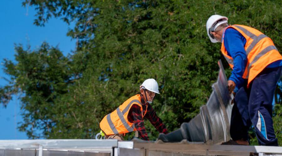 Professional gutter cleaning in Syracuse, IN
